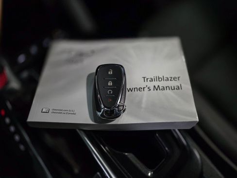 Used 2021 Chevrolet TrailBlazer RS w/ Convenience Package image 39