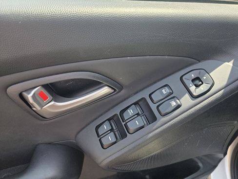 Used 2011 Hyundai Tucson Limited w/ Premium Pkg 3 AWD/4WD image 9