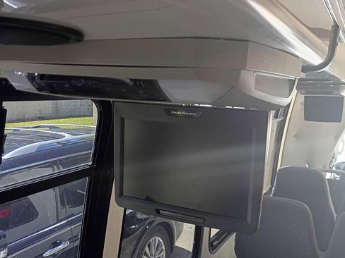 Used 2003 Ford E-450 and Econoline 450 image 16