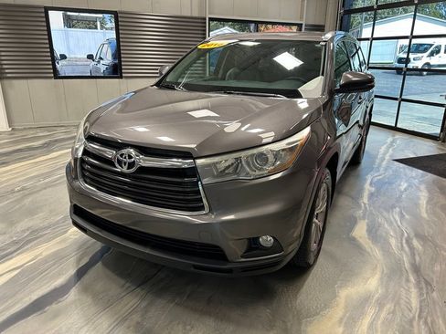 Used 2015 Toyota Highlander XLE AWD/4WD image 2
