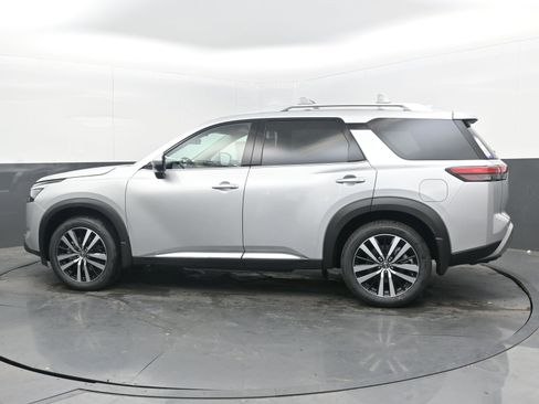 New 2025 Nissan Pathfinder Platinum image 5
