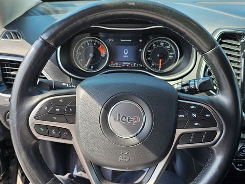 Used 2020 Jeep Cherokee Limited image 27