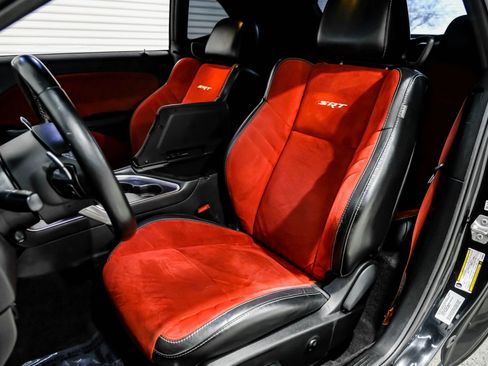 Used 2016 Dodge Challenger SRT image 36