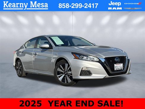 Used 2022 Nissan Altima 2.5 SV w/ SV Premium Package image 1
