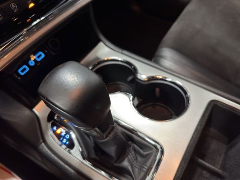 Used 2019 Jeep Grand Cherokee Laredo w/ Laredo X Package image 34