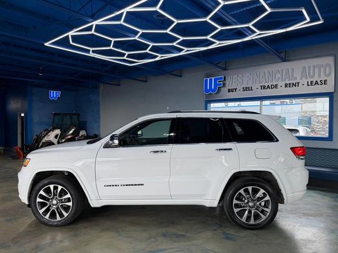 Used 2017 Jeep Grand Cherokee Overland AWD/4WD image 2
