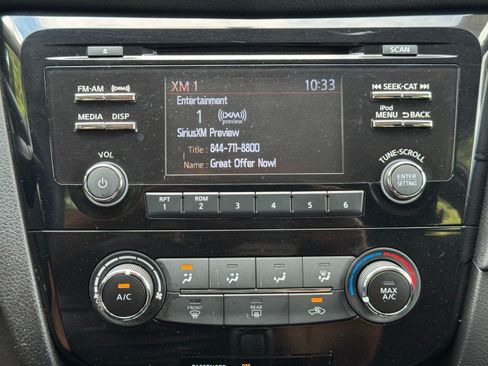 Used 2017 Nissan Rogue S AWD/4WD image 22