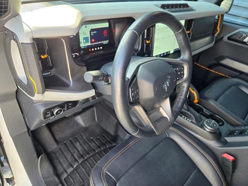 Used 2023 Ford Bronco Badlands w/ Sasquatch Package AWD/4WD image 19
