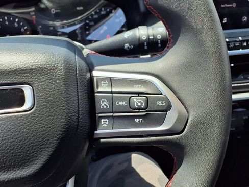 Used 2025 Jeep Compass Trailhawk AWD/4WD image 15