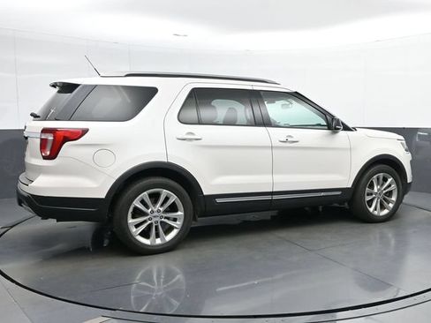 Used 2019 Ford Explorer XLT w/ Equipment Group 202A FWD image 8