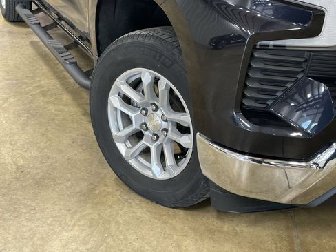 Used 2022 Chevrolet Silverado 1500 LT AWD/4WD image 11