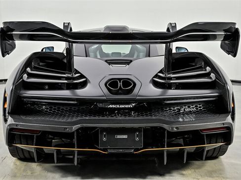 Used 2019 McLaren Senna RWD image 15
