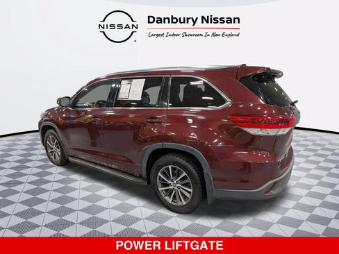 Used 2017 Toyota Highlander XLE AWD/4WD image 5