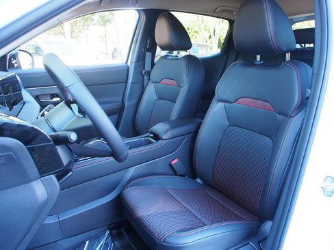 Used 2026 Nissan Kicks SR FWD image 15