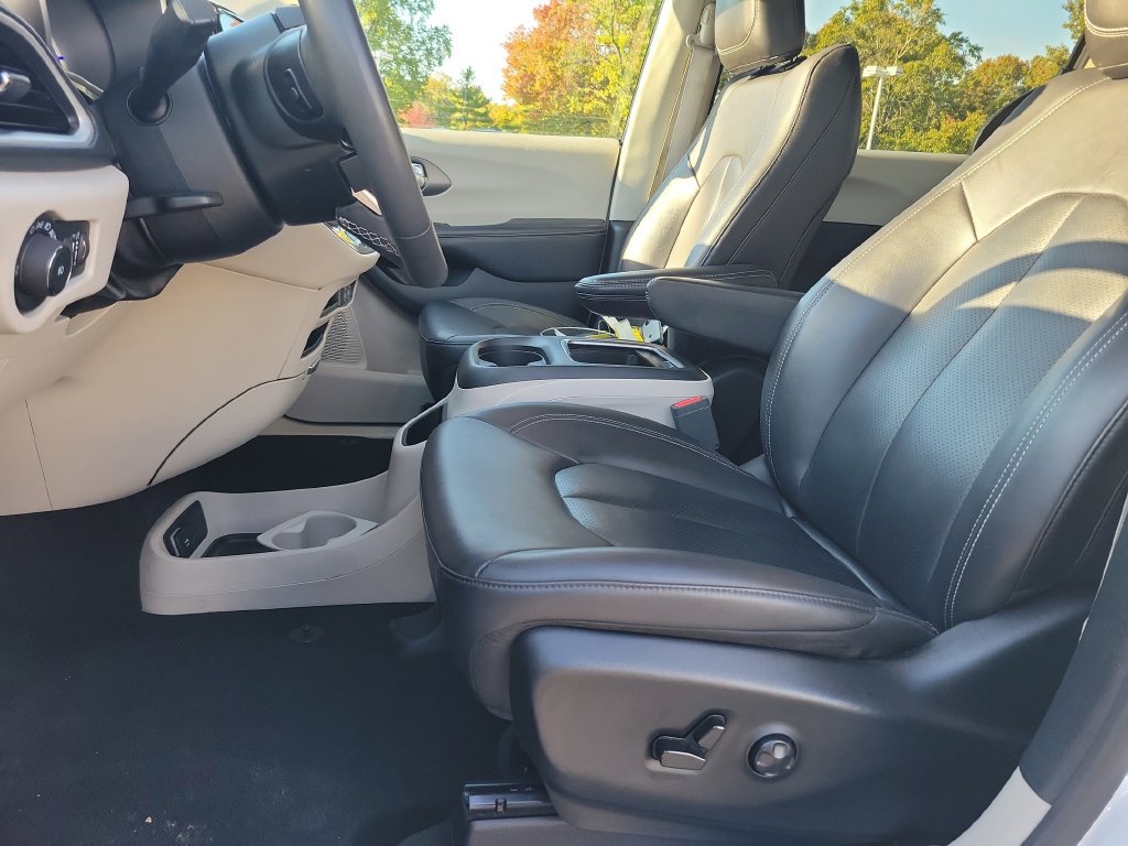 Used 2024 Chrysler Pacifica Limited FWD image 28