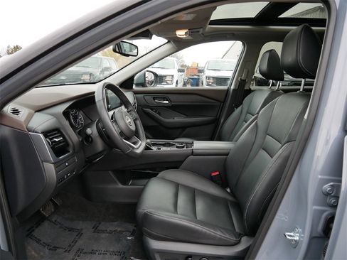 Used 2023 Nissan Rogue SL image 10