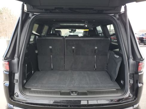 Used 2025 Jeep Wagoneer Series II w/ Premium Group I image 10