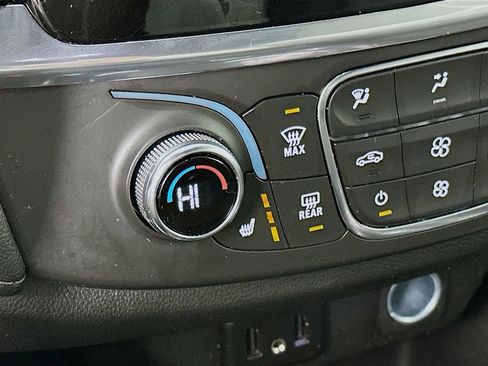 Used 2023 Chevrolet Traverse LT image 29