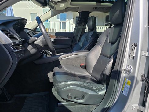 Used 2019 Volvo XC90 T6 Momentum w/ Protection Package image 17