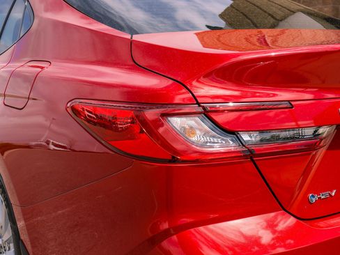Used 2025 Toyota Camry LE FWD image 18