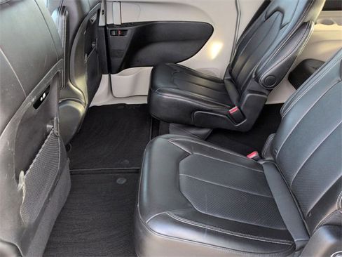 Certified 2024 Chrysler Pacifica Touring-L image 25