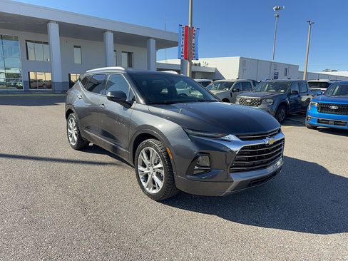 Used 2022 Chevrolet Blazer Premier w/ Enhanced Convenience Package FWD image 4