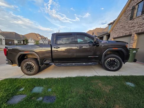 Used 2021 GMC Sierra 2500 AT4 w/ AT4 Premium Plus Package AWD/4WD image 12