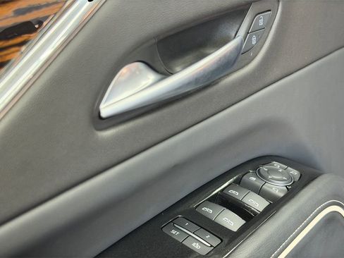 Used 2024 Cadillac Escalade Luxury AWD/4WD image 19