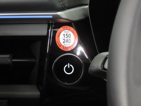 Certified 2025 Porsche Macan 4S Electric AWD/4WD image 24