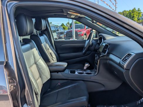Used 2020 Jeep Grand Cherokee Altitude AWD/4WD image 10