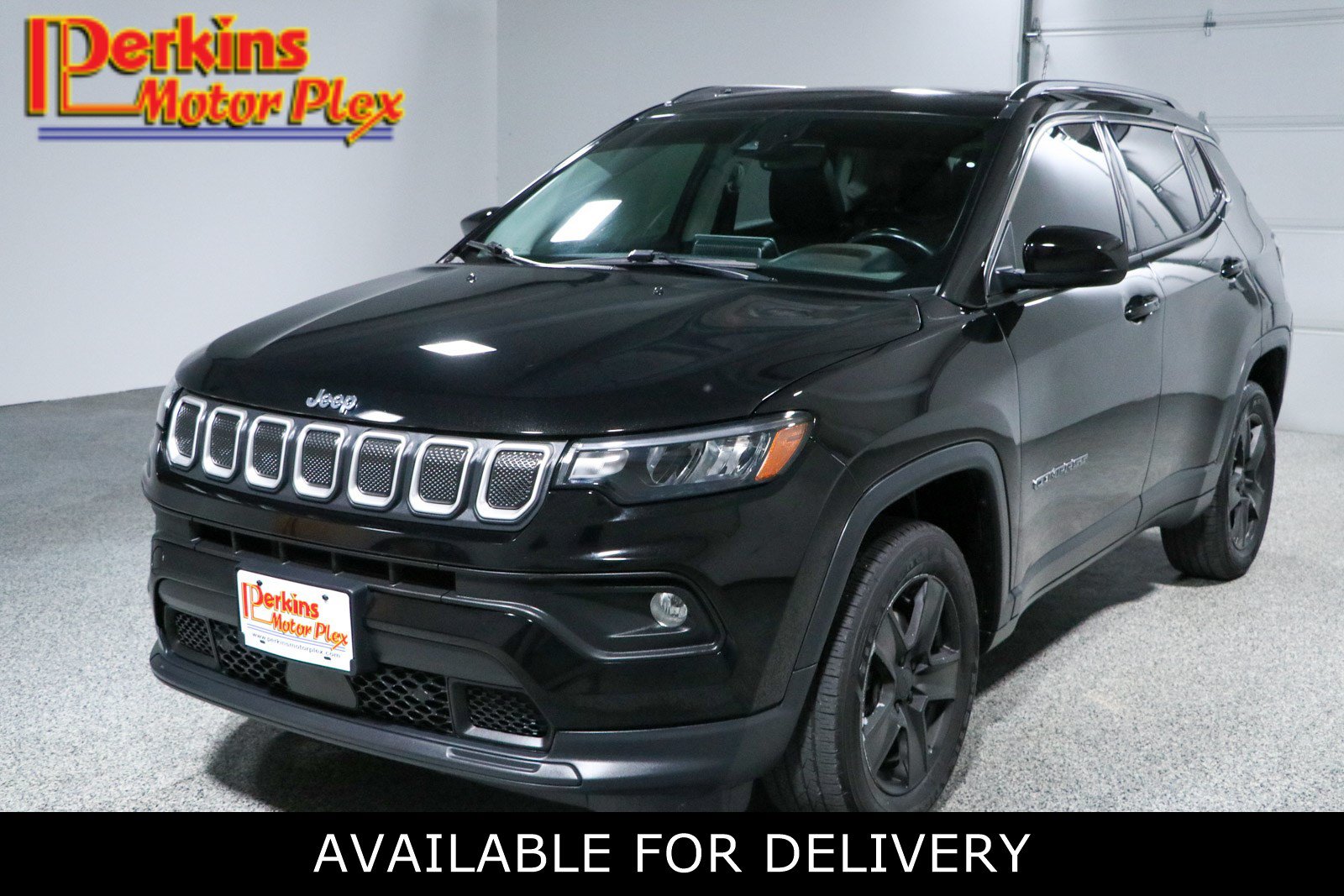 Used 2022 Jeep Compass Latitude w/ Sun and Sound Group AWD/4WD image 1
