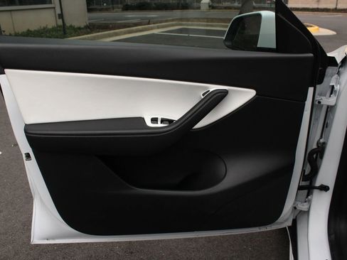 Used 2021 Tesla Model Y Long Range AWD/4WD image 14