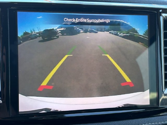 Used 2024 Chrysler Pacifica Limited FWD image 15