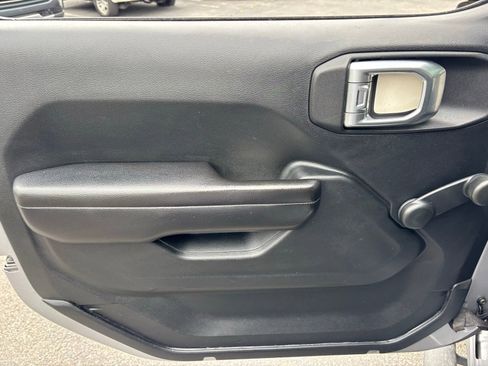 Used 2018 Jeep Wrangler Unlimited Sport image 16