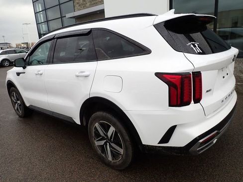 Certified 2021 Kia Sorento EX w/ Panoramic Sunroof Package image 2