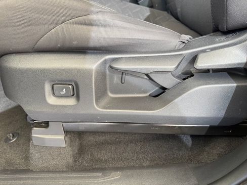 Used 2026 Toyota Tacoma SR5 AWD/4WD image 33