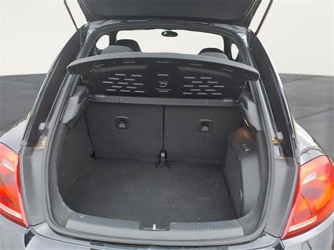 Used 2013 Volkswagen Beetle 2.0T image 27