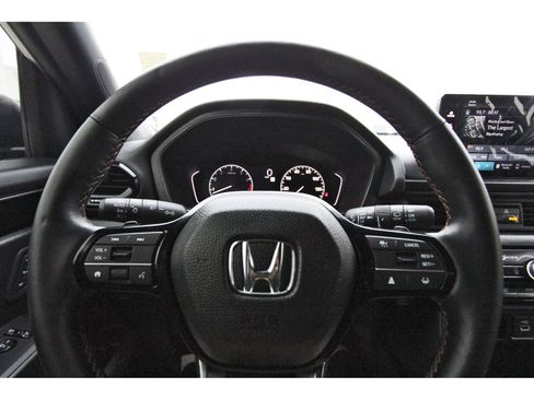 Used 2025 Honda Pilot TrailSport image 17