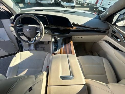 Used 2022 Cadillac Escalade Sport Platinum w/ LPO, ONYX Package AWD/4WD image 23