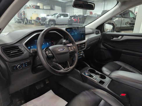 Used 2025 Ford Escape Platinum image 9