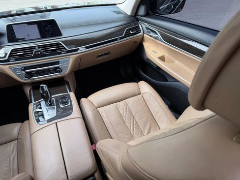 Used 2017 BMW 750i xDrive AWD/4WD image 39