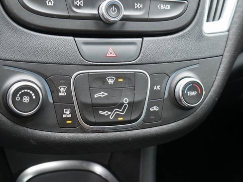 Used 2018 Chevrolet Malibu LT image 19