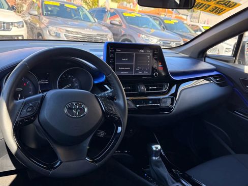 Used 2022 Toyota C-HR XLE image 23