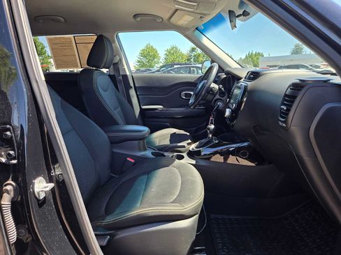 Used 2016 Kia Soul + w/ Audio Package FWD image 11