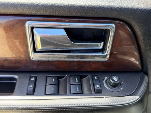 Used 2016 Lincoln Navigator Select AWD/4WD image 7