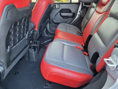 Used 2021 Jeep Wrangler Unlimited Rubicon w/ Dual Top Group AWD/4WD image 7