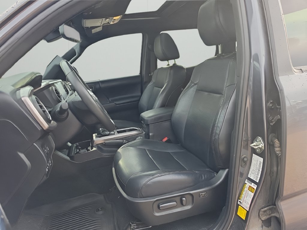 Used 2021 Toyota Tacoma Limited w/ Nightshade Package AWD/4WD image 18