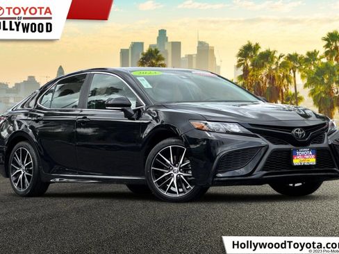 Certified 2023 Toyota Camry SE image 1