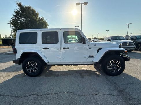 Used 2026 Jeep Wrangler Unlimited Sahara AWD/4WD image 6
