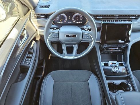 New 2025 Jeep Grand Cherokee Altitude image 13